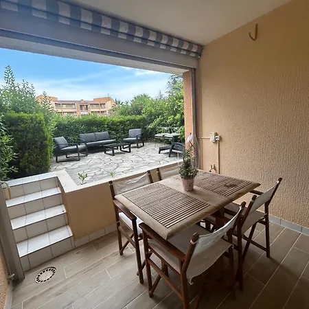 Avec Terrasse, Piscine Et Place De Parking - 6 Couchages ル・ラヴァンドゥー