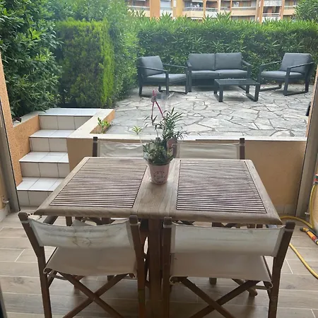 Avec Terrasse, Piscine Et Place De Parking - 6 Couchages דירה